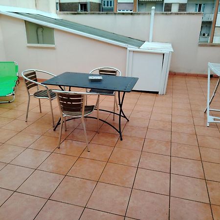 شقة Mansarda Con Terrazzo Privato بارليتا المظهر الخارجي الصورة
