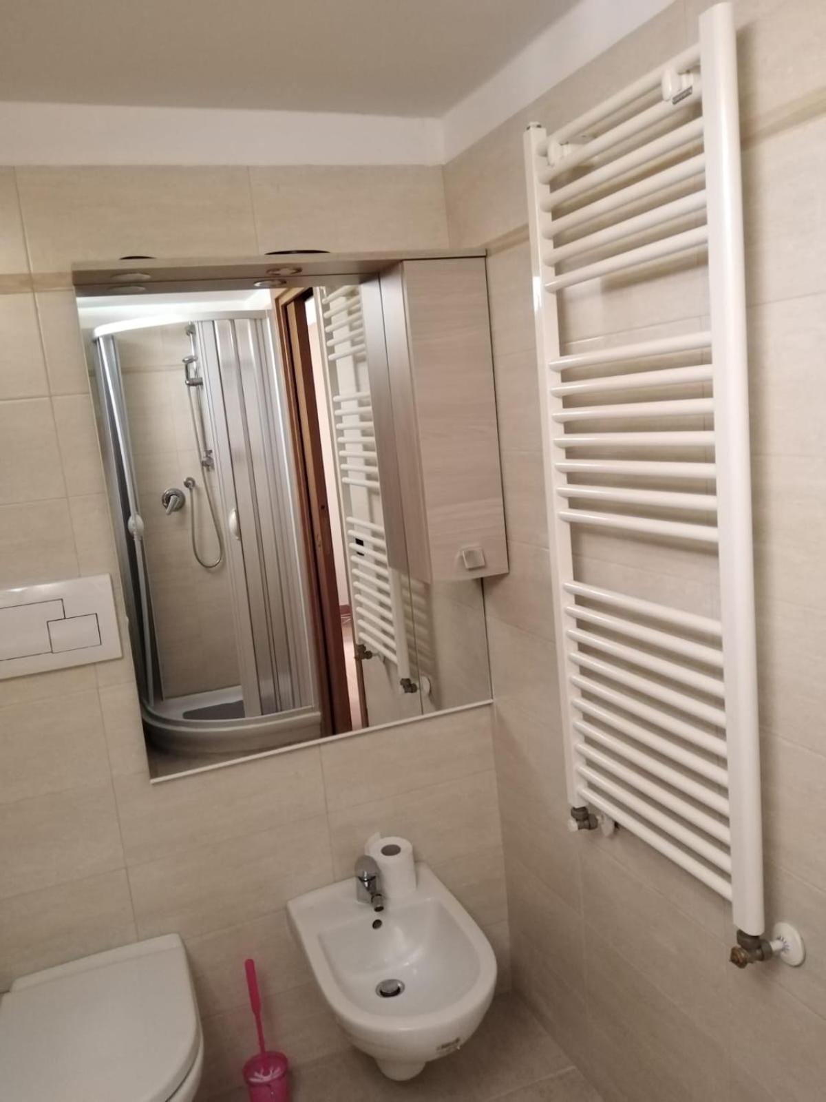 شقة Mansarda Con Terrazzo Privato بارليتا المظهر الخارجي الصورة