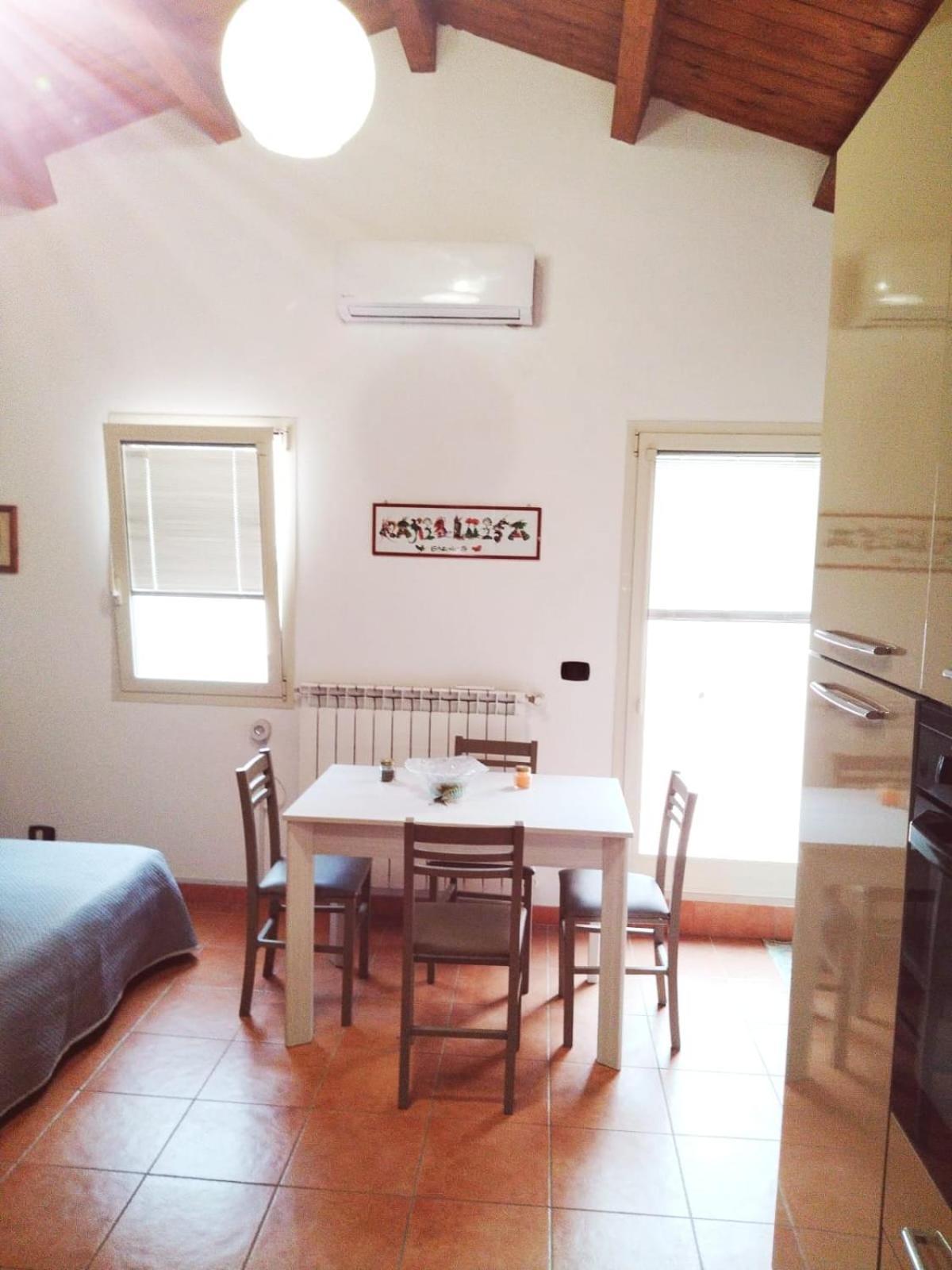 شقة Mansarda Con Terrazzo Privato بارليتا المظهر الخارجي الصورة